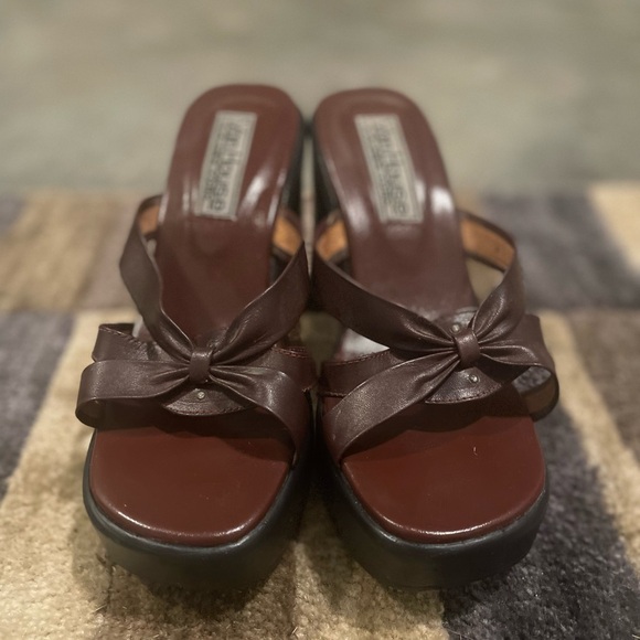 VINTAGE 90s Chunky Heels - Picture 5 of 16